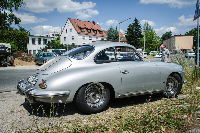 Illustration for article titled Photodump: A classic Porsche car meet.